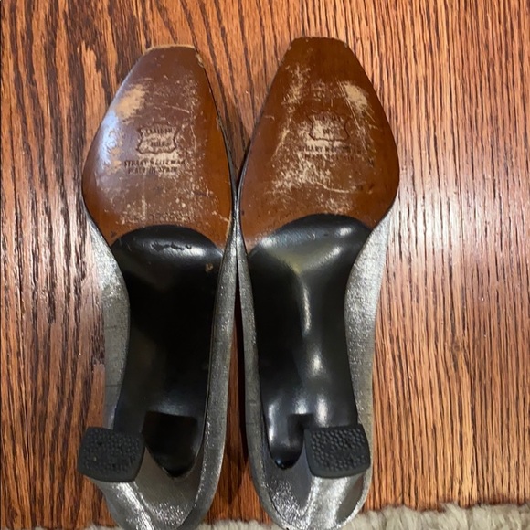 Excellent condition Stuart Weitzman silver heels. - Picture 5 of 7